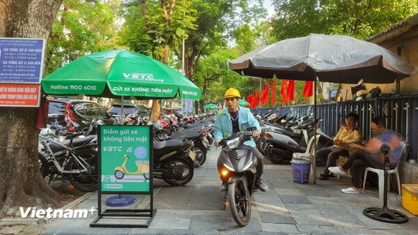 Hà Nội đã có 99 điểm trông giữ xe ứng dụng thanh toán không
dùng tiền mặt