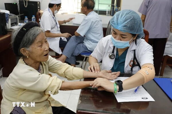 Hà Nội dành 6,1 tỷ đồng tặng quà người có công, cơ sở cách mạng
dịp 2/9