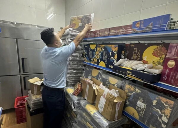 Hà Nội: Liên tiếp thu giữ bánh Trung thu không rõ nguồn gốc, xuất xứ