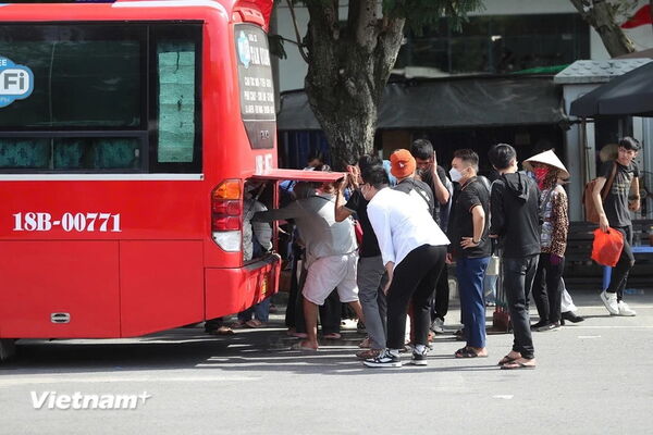 Ngày cuối nghỉ lễ 2/9: Người dân về Thủ đô, giao thông vẫn
thông thoáng