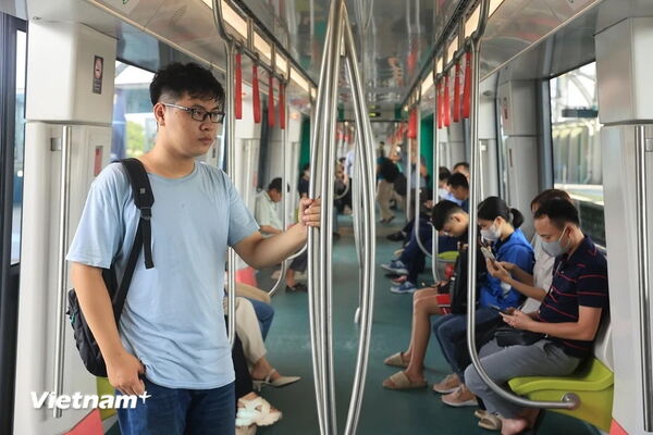 Metro Nhổn-Ga Hà Nội hút khách mua vé tháng, hạn chế được xe
cá nhân