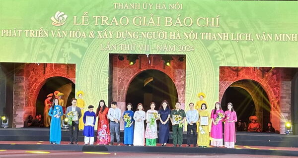 TTXVN đoạt 2 giải C về phát triển văn hóa xây dựng Người Hà
Nội thanh lịch