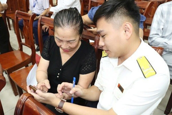 Thuế Thành phố Hà Nội chính thức ra quân 45 ngày đêm hỗ trợ
về chuyển đổi số