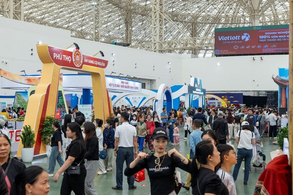 Hội chợ Mùa Thu: Sự kiện xúc tiến thương mại thu hút 100.000
lượt khách mỗi ngày