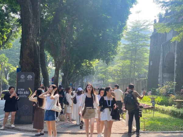 Sắc thu Hà Nội của giới trẻ: Giao hòa giữa nét rộn ràng và nốttrầm an yên